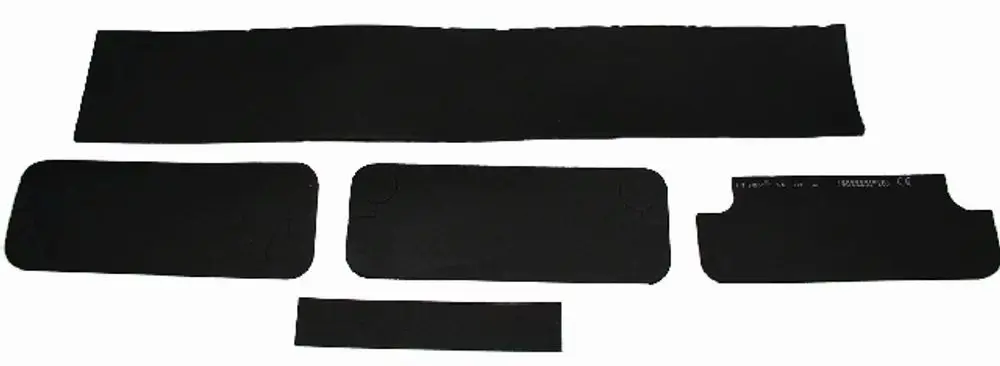 Dämmungs-Set bestehend aus mehreren schwarzen, rechteckigen Teilen, geeignet für die Verwendung mit Wolf-Produkten.